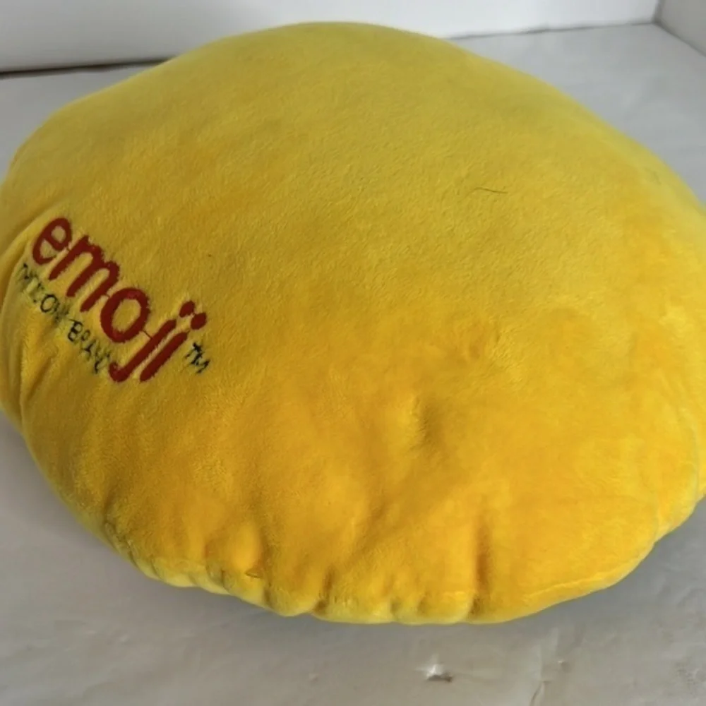 THE ICONIC BRAND EMOJI SMILE PILLOW WITH SUNGLASSES